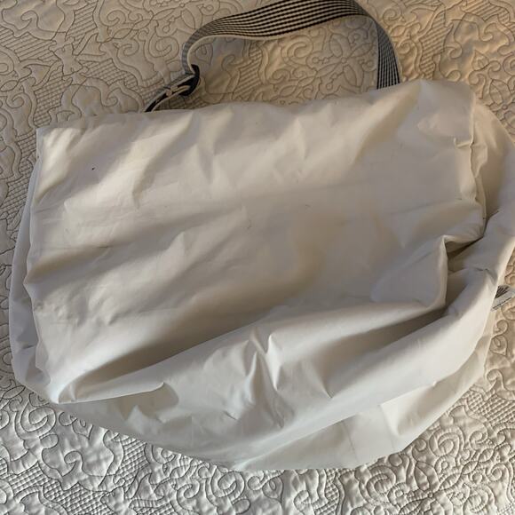 LeSportSac Floral Medium (15x12.5x8) Weekender Travel Duffel Bag - Picture 14 of 16